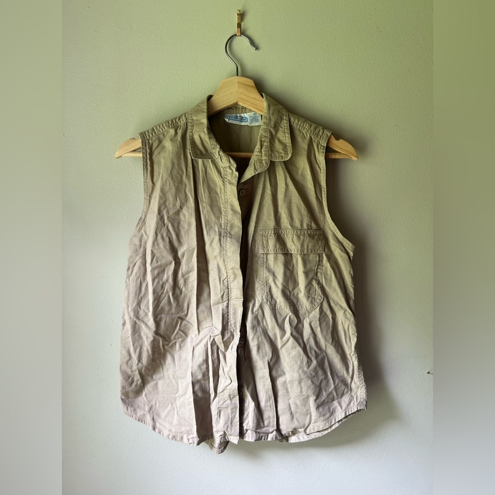 Pinot Noir Sleeveless Tan Button-Up Shirt with Pockets